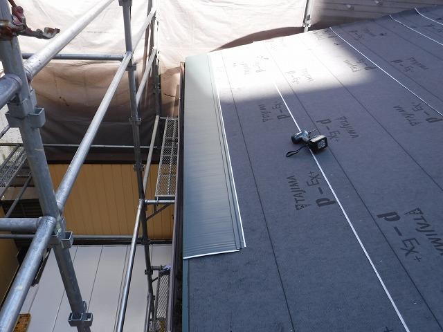 横断ルーフの設置